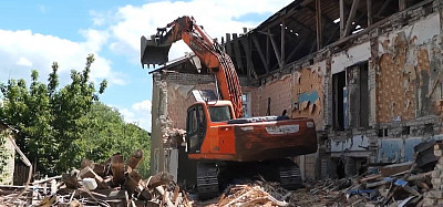 В Саратове и Энгельсе освобождают участки от аварийных домов